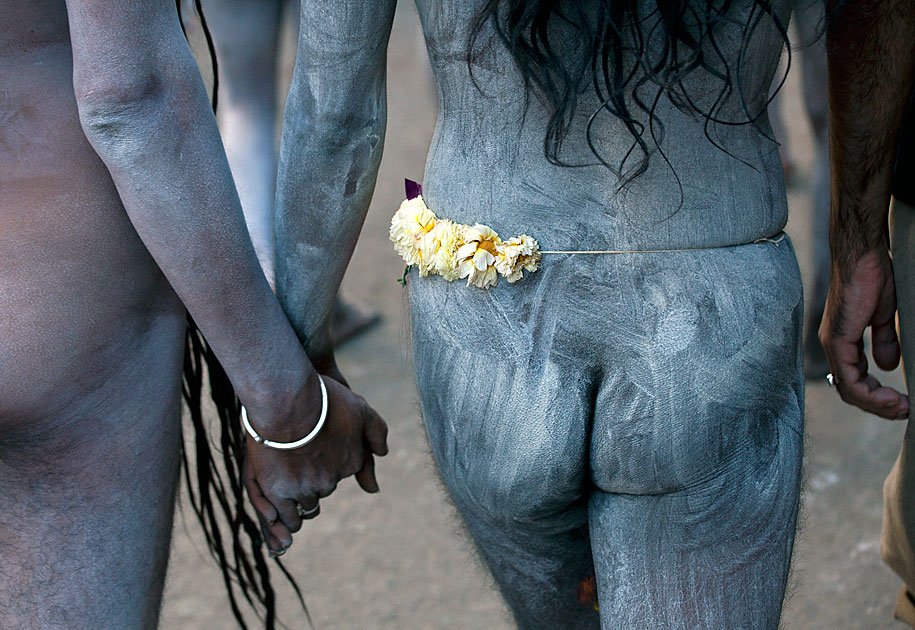 12_sadhus.friendship.varanasi.benares.india.colour.jpg